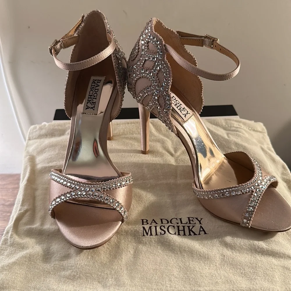 Elegant  BADGLEY MISCHKA Roxy Sandals. - Picture 2 of 13